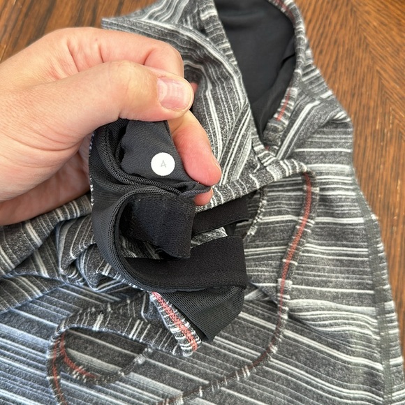 Lululemon Racer Back Tank size 4 - Picture 3 of 3